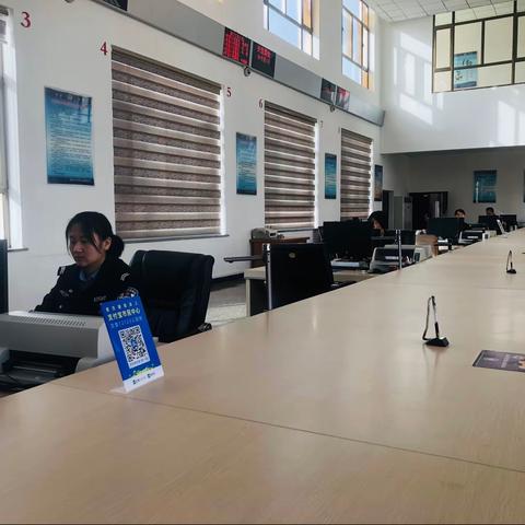 酒泉市公安局交警支队车管所沙州分所“我为群众办实事  五一假期不打烊”