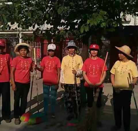 关埠镇路内村积极开展"我爱家"齐创文，九月十六日志愿者服务活动，打扫关南公路，村道，寨前，清理溪