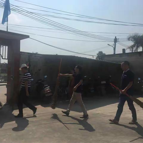 2018年10月7日，上午镇领导，村主任带领全体人员积极参加爱国卫生日活动