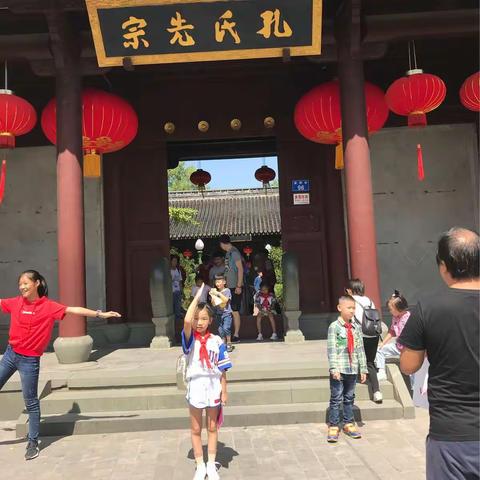 城市穿越，携礼而行。小手拉大手我带家人游衢城，衢江区第一小学，三（1）班沈江楠