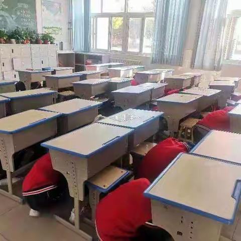 关爱生命 构建和谐校园--古城中心小学防震演练