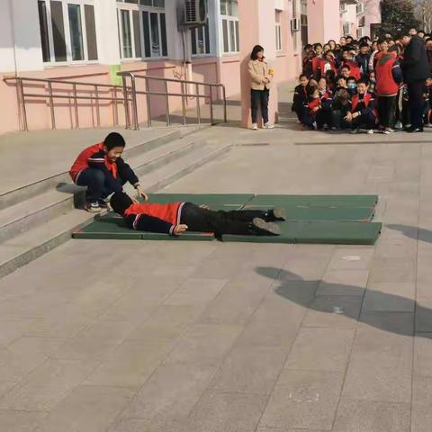 未雨绸缪  防患未然      --古城中心小学防溺水演练