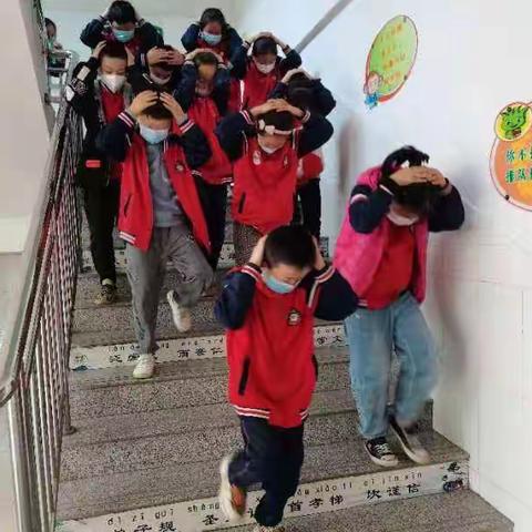 关爱生命    构建和谐校园--古城中心小学防震演练