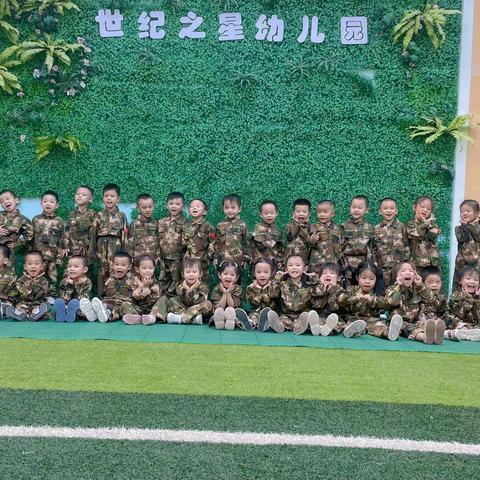 世纪之星幼儿园2022年第二届冬季中三班运动会——“我是小红军，重走长征路”主题运动会