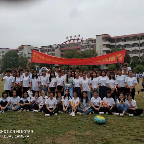 天行健，君子以自强不息。地势坤，君子以厚德载物。