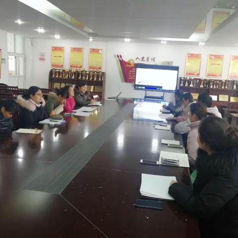 蚌五小召开六年级调研考试分析会