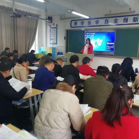 蚌五小召开毕业班期中家长会