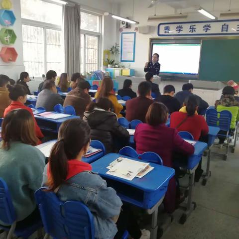 家校携手 共育英才——蚌五小召开期中家长会