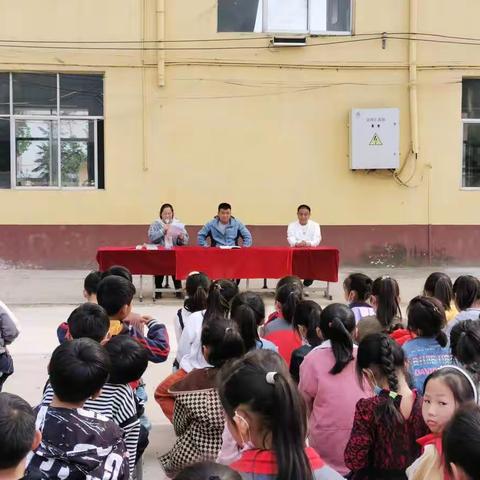 南席镇第一小学4月份阶段巩固练习总结会暨五一假期安全会