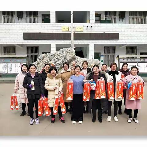 “相携手，共奋进”----王寨乡唐村小学三八妇女节及教职工春季运动会活动