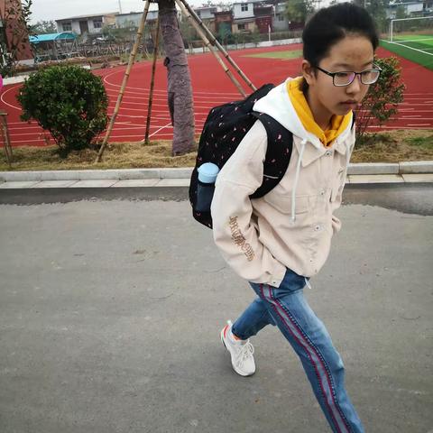 女儿读初中第一学期的生活足迹