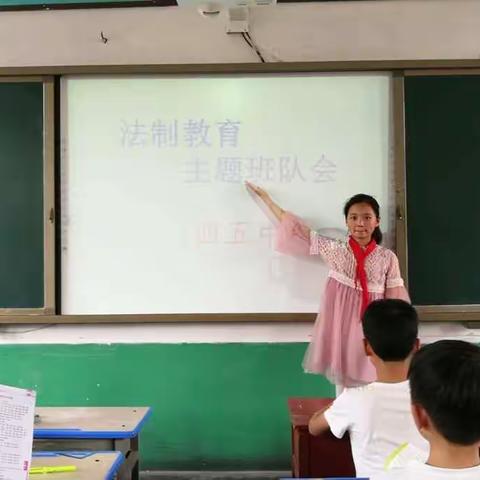 心系红领巾    法制在心中