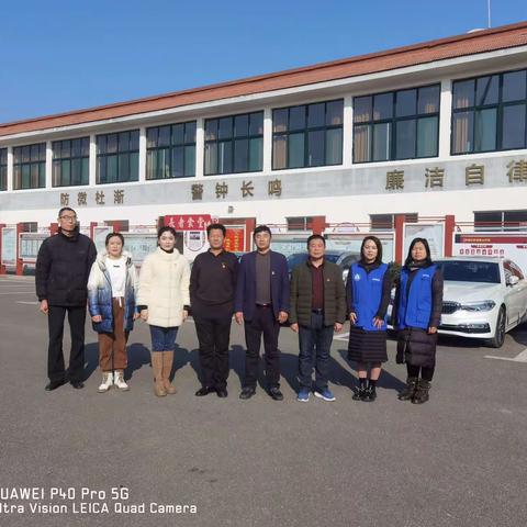 白庙社区书记赵孝林携两委成员、工作人员、网格员给大家拜年了