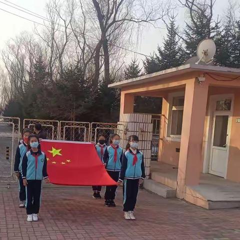 学习雷锋好榜样——矿洞五彩小学第二周升旗仪式