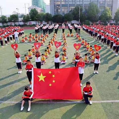 观爱国影片 向国旗致敬—— 万年四小四（1）中队庆祝建国70周年主题教育活动