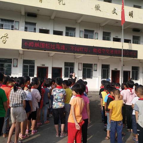 梧州市中村小学开展“不跨越围栏横穿马路”宣传教育活动