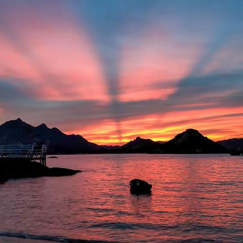 那琴半岛的落日晚霞（摄于2019年7月）