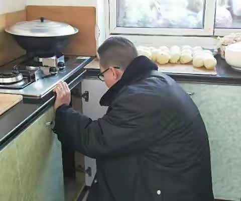  百灵社区开展节前燃气安全隐患排查工作 