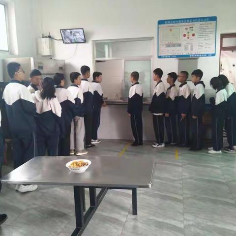 抓好规范管理   树立饮食形象