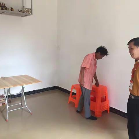 陵水县司法局在本号镇军普村开展帮扶工作