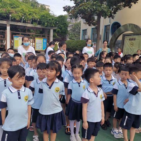 气象街宝宝乐幼儿园大班《走进小学  憧憬未来》参观小学活动