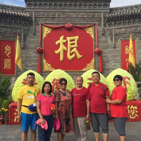 一家人一起旅行前往山西、西安～悬空古寺、神池冰洞、平遥古城、王家大院、洪桐大槐树、壶口瀑布、西安城墙。