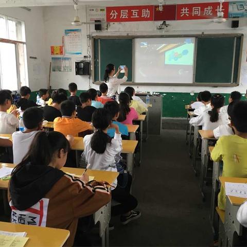 洪湖市实验中学七年级组织观看＂同上一堂网络安全公开课＂和＂网络安全知识进校园＂活动