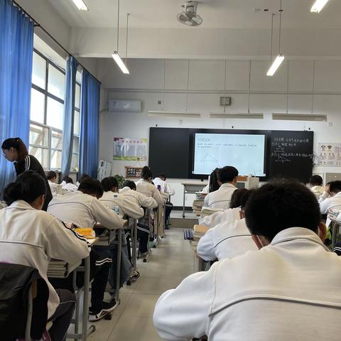 逐梦春天，教研起航——八里台第一中学数学组教研