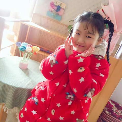 大家好，我叫陈奕然