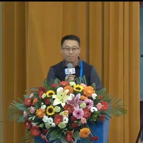 深耕《新课标》 探索 “社会化”——参加“和美课堂”小学数学张齐华“社会化学习”专场教学观摩研讨会。