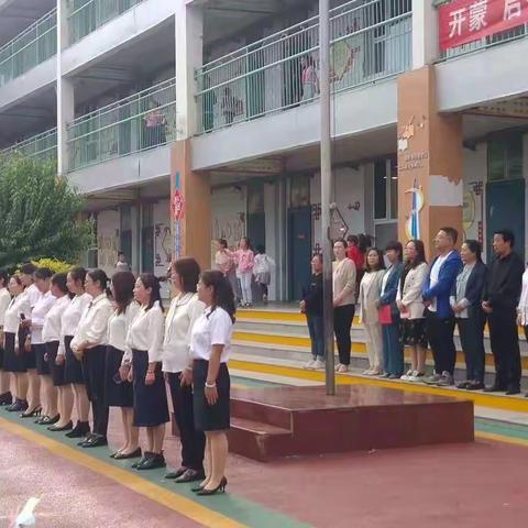 一朝沐杏雨，终身念师恩！一年级七班胡芷浵祝老师们节日快乐！