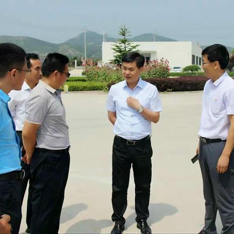 教体卫生局权振东局长到潮水学区视察指导工作