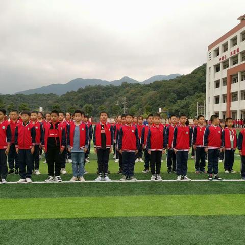 学军人之风采 强自身之素质 ——仙都中心小学五年段开展军训活动