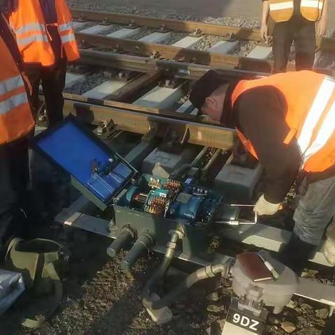 “一招一式”之更换转辙机挤切销实作演练