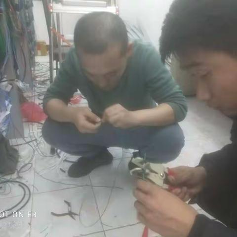 “一招一式”之插针整治及焊线标准培训