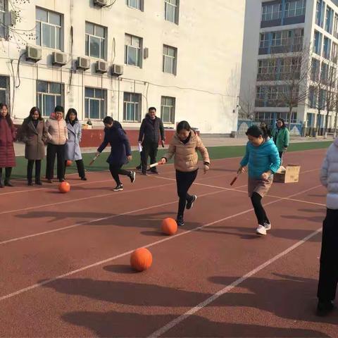 三中女教师“庆三八”趣味运动会上展风采