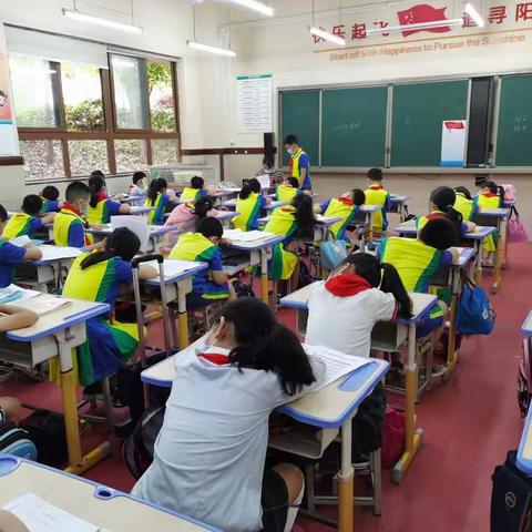 2020初夏渝北空港新城小学三年级三班迎来开学第一天