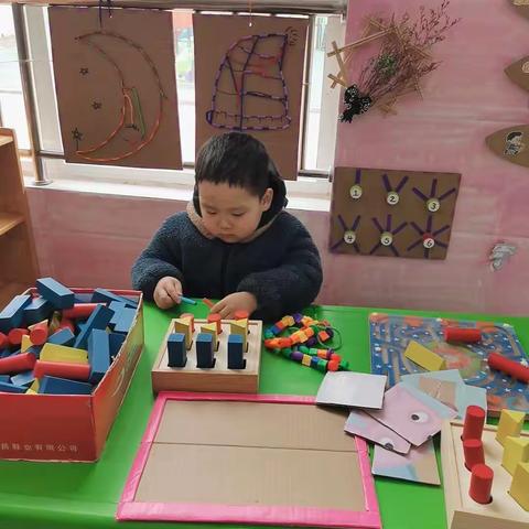 于集镇第二中心幼儿园小一班一周精彩瞬间