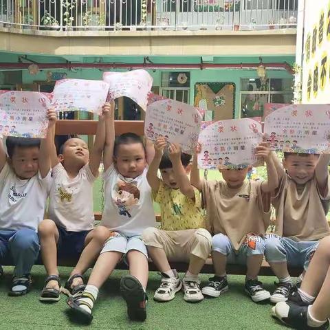 紫云名城幼儿园中一班五月份全勤宝贝风采