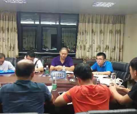 坚定信心，攻坚克难一一高三年级召开班主任座谈会
