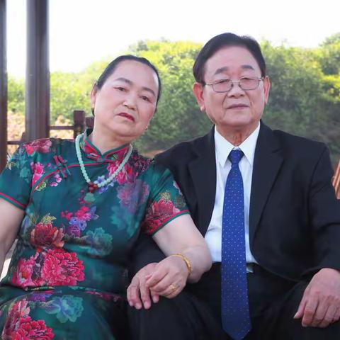 爱意随风起，风止意难平。黄昏与落日，晚风也思你