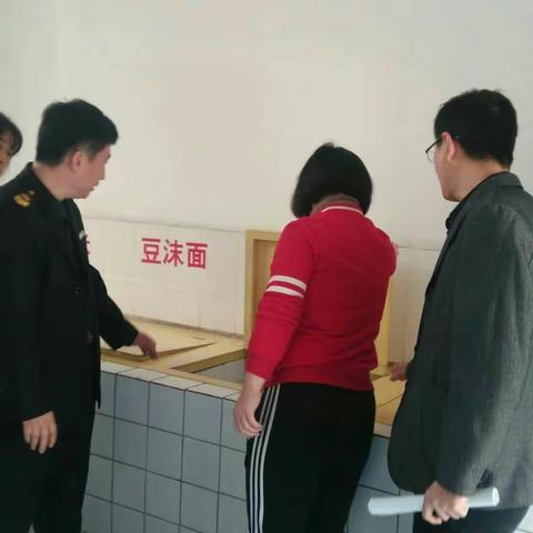 给学校食堂做“全身体检”――邯山区组织开展学校幼儿园食堂食品安全集中整治