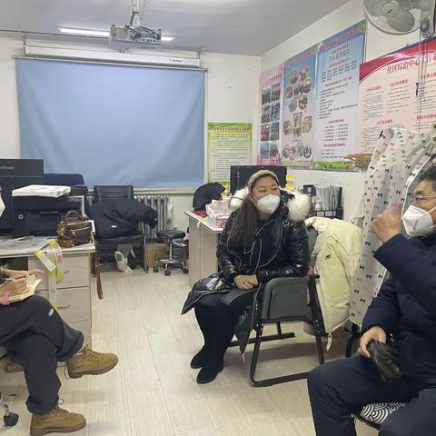 区人大常委会副主任梁联河深入工程街道督导检查疫情防控工作