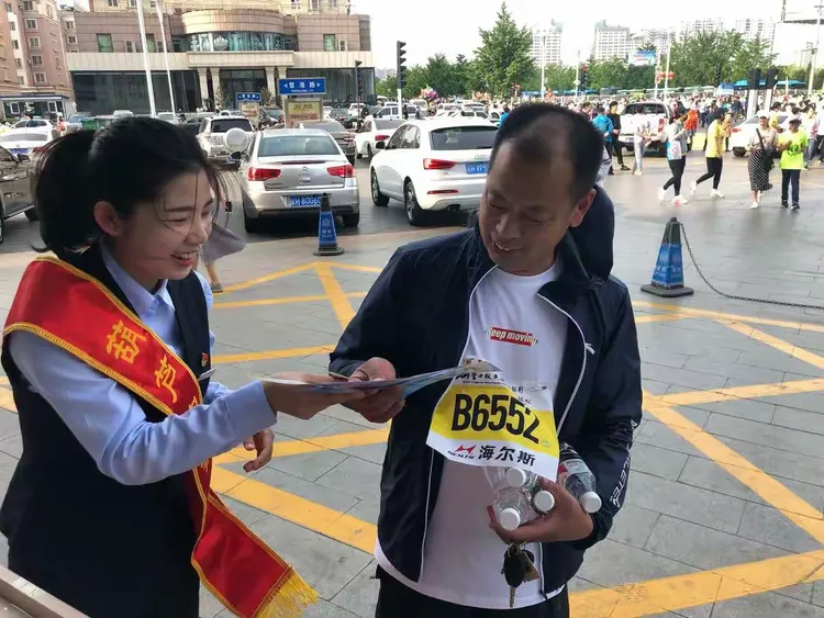 葫芦岛银行助力鲅马开展非法集资宣传活动