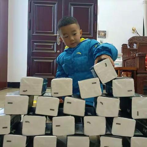 “县”上相约 “幼”见美好——师宗县幼儿园大班寒假主题系列活动第十一期《纸巾乐趣多》