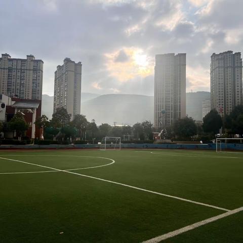 Many hands make light work！(众人拾柴火焰高)——记禄劝民族小学2022—2023学年春季学期英语组人人公开课！