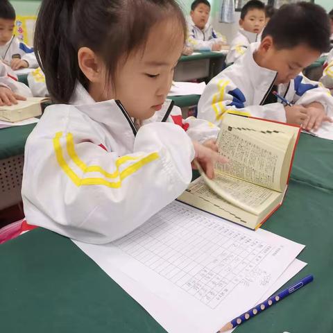 小小字典手中拿，看我来把汉字查——九江小学八里湖校区一（3）班查字典比赛