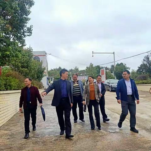 县人大常委会温梅英副主任亲临三洲中学调研指导工作