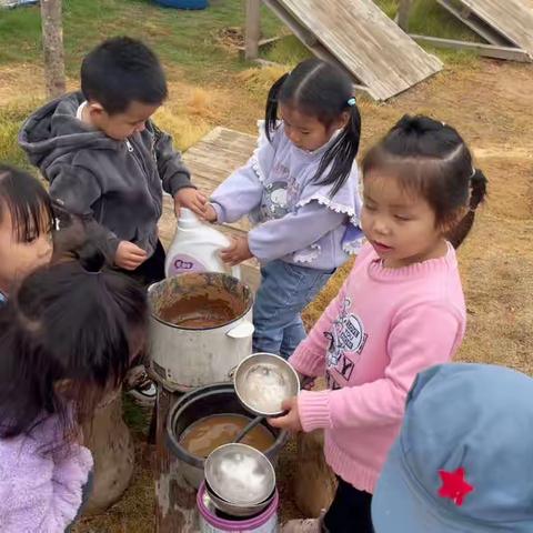 《过家家》——芦溪镇第一中心幼儿园·中三班