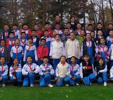 七彩和平    快乐成长——北安市和平小学三年（9、10）班全体师生